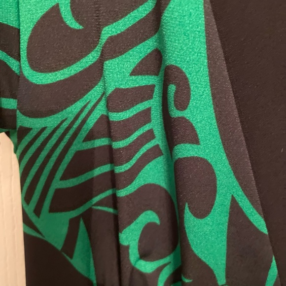 Majora green/black dress in size medium 💚🖤👗 - Picture 4 of 9